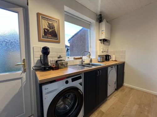 Liverpool Daffodil House - 3 Bed - Close to Sefton Park & Lark Lane in Toxteth