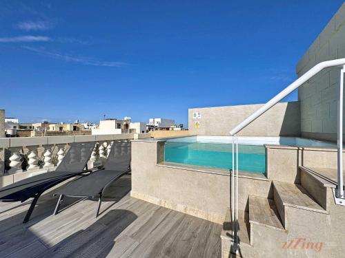 Rooftop Villa with Private Plunge Pool & BBQ in South of Malta – khách sạn tại Gudja