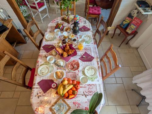 Chambres d'hôtes Anne, Marie Davaillon, Chambre Cerise (Chambres d'hotes Anne, Marie Davaillon, Chambre Cerise) in Chatillon-sur-Indre