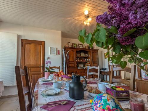 Chambres d'hôtes Anne, Marie Davaillon, Chambre Cerise (Chambres d'hotes Anne, Marie Davaillon, Chambre Cerise) in Chatillon-sur-Indre