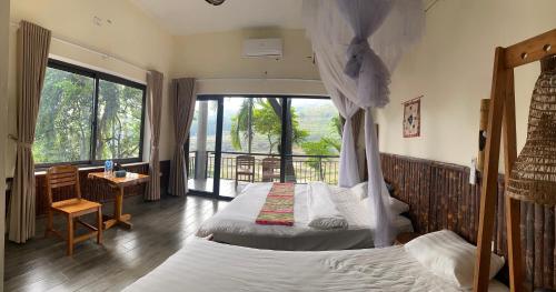 1 double bed, 1 twin bed