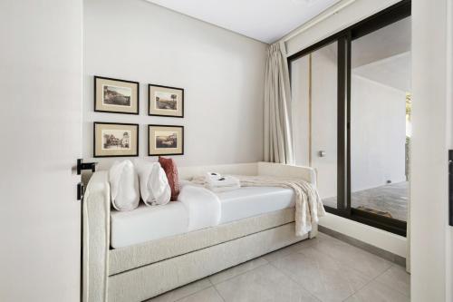 2.5BR Villa | PS5 & Private Pool | Near Dubai Mall - image 6