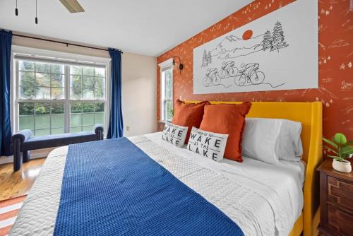 LKJ - Lakefront Home, Hot tub, Fire Pit, Games and Movie Room! in 馬里昂 (NC)