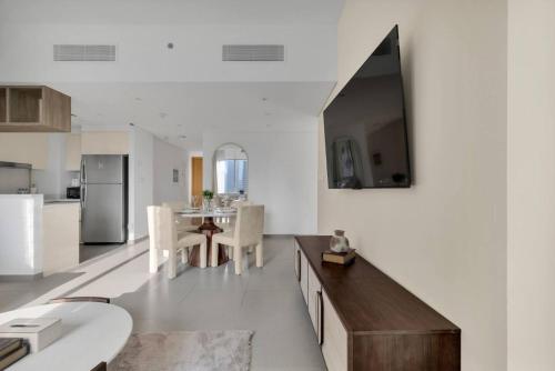 Stylish 2 bedroom with Burj Khalifa View connected to Dubai Mall - image 10