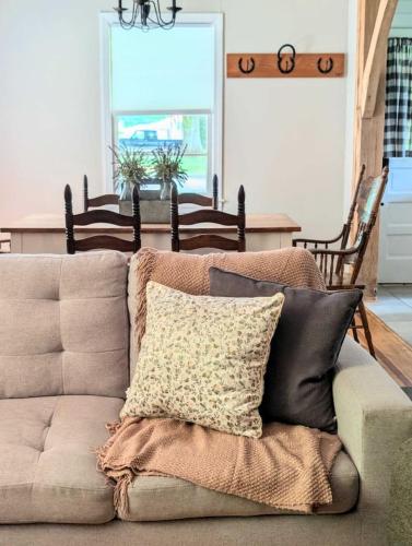 Redwing Farm Cottage - Mountain Views and Firepit! in Bedford (VA)