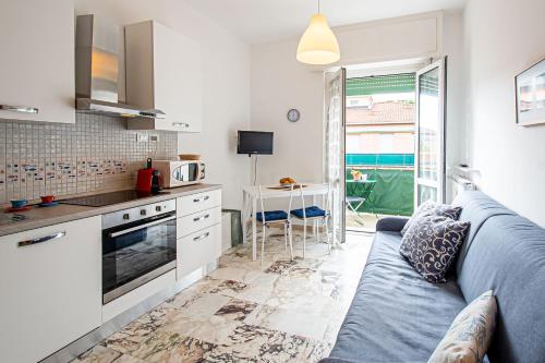 virtuve, 200 mt dal mare - Relax con Terrazzo e Vista in Borgio Verezzi