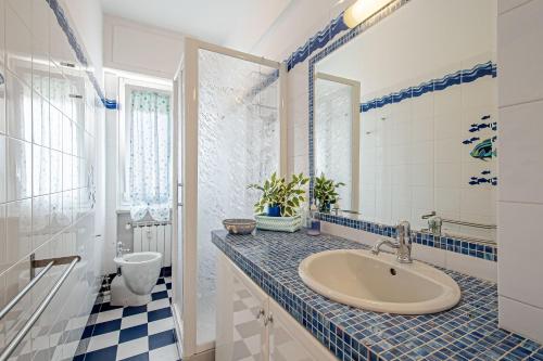 Vannas istaba, 200 mt dal mare - Relax con Terrazzo e Vista in Borgio Verezzi