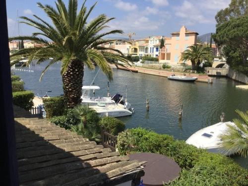 Charmant T2 Mezzanine avec Piscine a Port Cogolin – 6 Couchages, Parking Privatif, Proche Plages - F in Cogolin