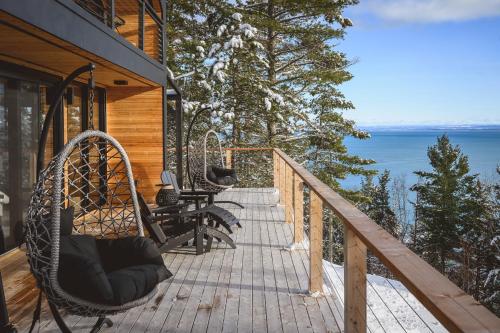 Chalet Eden Roc luxueux avec Jacuzzi et Sauna Privés 6 personnes (Chalet Eden Roc luxueux avec Jacuzzi et Sauna Prives 6 personnes) in Saint-Irenee (QC)