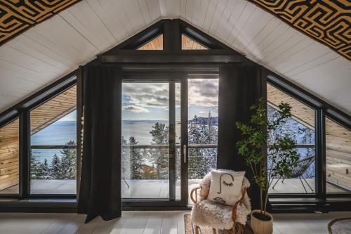Chalet Eden Roc luxueux avec Jacuzzi et Sauna Privés 6 personnes (Chalet Eden Roc luxueux avec Jacuzzi et Sauna Prives 6 personnes) in Saint-Irenee (QC)