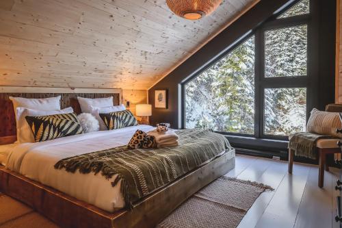 Chalet Eden Roc luxueux avec Jacuzzi et Sauna Privés 6 personnes (Chalet Eden Roc luxueux avec Jacuzzi et Sauna Prives 6 personnes) in Saint-Irenee (QC)