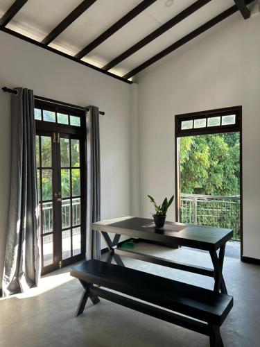 White House Galle - image 4