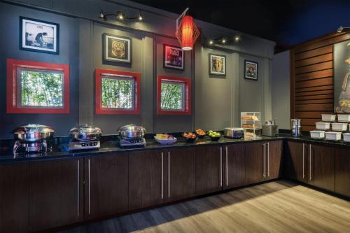 Aiden by Best Western @ Austin City Hotel - image 10