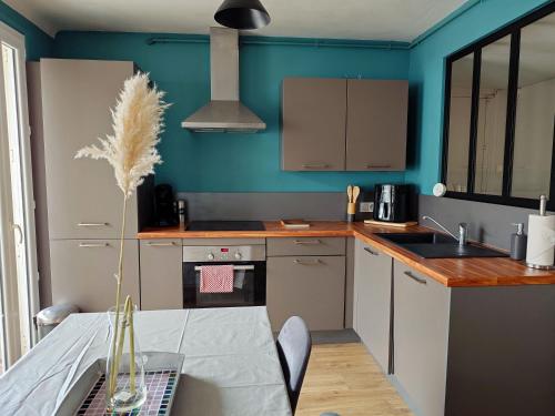Appartement deux chambres, stationnement gratuit, Cité du Design