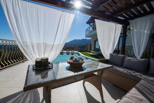 Facilities, Geroulios Kastro Villas I "Free" Heated Pools & Seaview in Fres