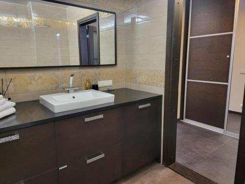 Shower, Seaside Forest Residence in Narva-Joesuu