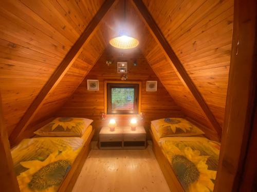 3 bedrooms, 6 beds