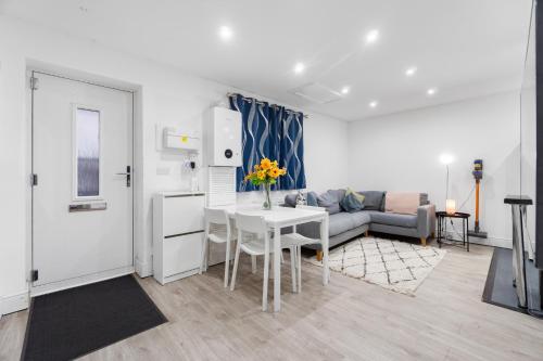 2 Bedroom house,BrownhillRd SE6, Londres