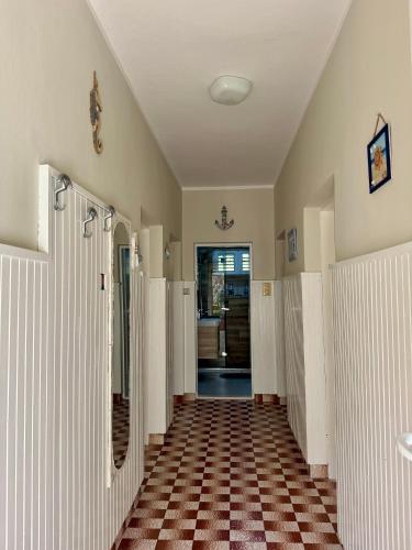 Red House Apartment - image 5
