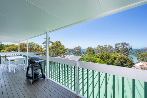 Noosa Escape 2BR Ocean Views, Walk to Beach - Lake Cootharaba