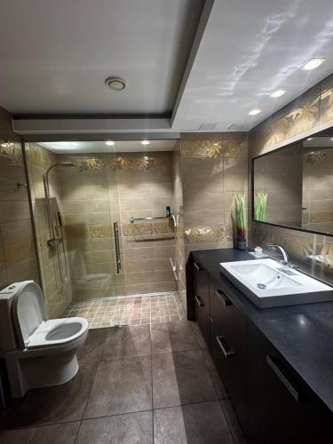 Shower, Seaside Forest Residence in Narva-Joesuu