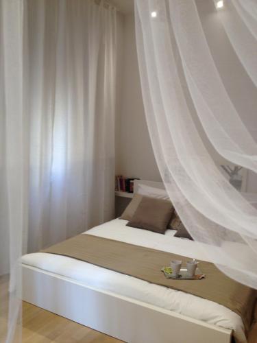 White Apartment in San Giovanni, Rome (photo 7)