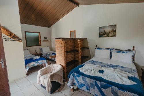 1 double bed, 2 twin beds
