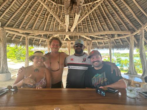 Sujees surf stay, cloudbreak in 莫米