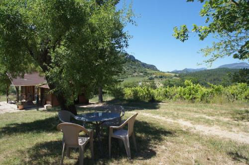Surrounding environment, Gite Chalet avec vue panoramique sur Montagnes en pleine nature in Montaulieu
