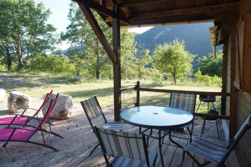 Facilities, Gite Chalet avec vue panoramique sur Montagnes en pleine nature in Montaulieu