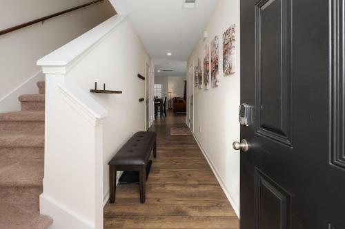 New 3BR Raceday Retreat - Steps from Speedway in Bristol (TN)