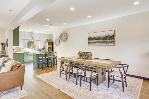 Trails, Wine & Events! Cuyahoga Falls Retreat in كيوياهوجا فالز