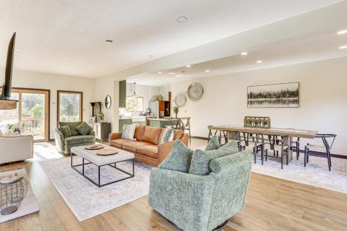 Trails, Wine & Events! Cuyahoga Falls Retreat in كيوياهوجا فالز