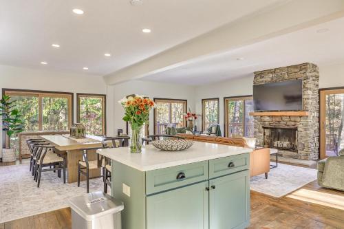 Trails, Wine & Events! Cuyahoga Falls Retreat in كيوياهوجا فالز