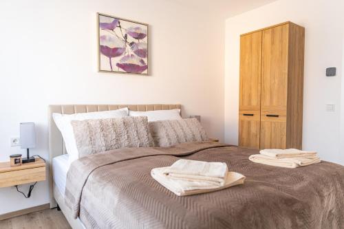SmartStay Apartment 91 m2, Balkon, Parkplatz, Self Check-in, 2 WCs, Kaffeevollautomat in Plattling