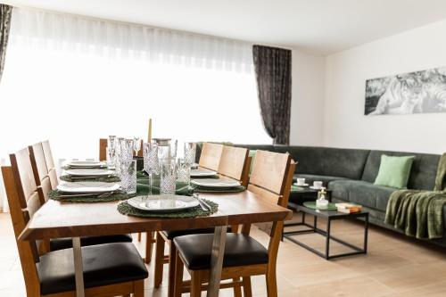 SmartStay Apartment 91 m2, Balkon, Parkplatz, Self Check-in, 2 WCs, Kaffeevollautomat in Plattling