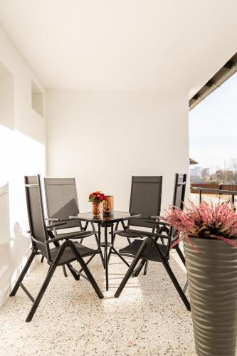 SmartStay Apartment 91 m2, Balkon, Parkplatz, Self Check-in, 2 WCs, Kaffeevollautomat in Plattling