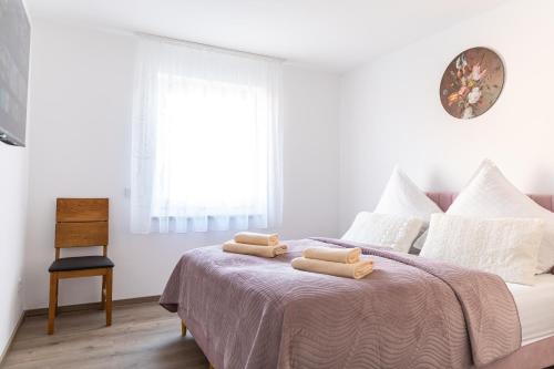 SmartStay Apartment 91 m2, Balkon, Parkplatz, Self Check-in, 2 WCs, Kaffeevollautomat in Plattling