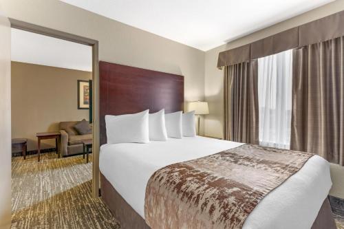 Best Western Plus Pembina Inn & Suites – khách sạn tại Pembina Strip