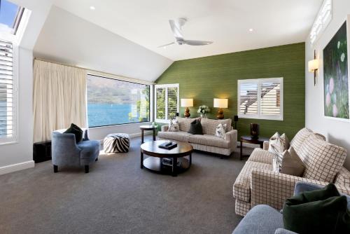 Queenstown House Lakeside - image 2