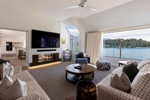 Queenstown House Lakeside - image 3