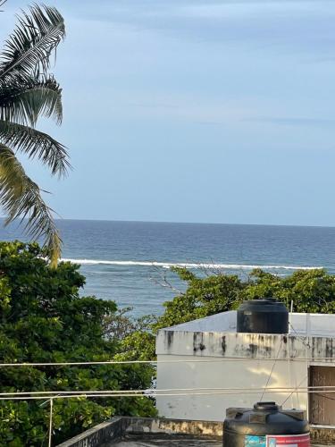 Luxurious 1BR apartment with ocean and mountain views central - image 5