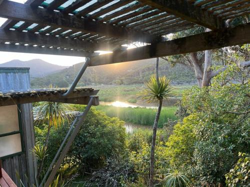Medlands Retreat with Breathtaking Views in Great Barrier Island