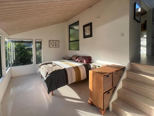Medlands Retreat with Breathtaking Views in Great Barrier Island