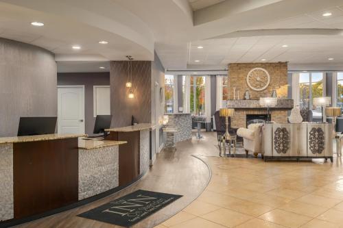 Lobby, The Inn On Sheridan in Zion (IL)