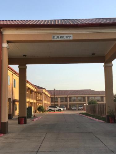Texas Inn & Suites - Hidalgo, TX