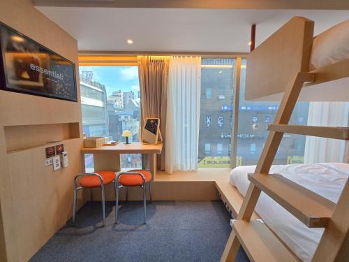 room detail thumbnail 1