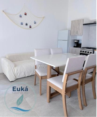 EUKÁ casa de mar (EUKA casa de mar) in Balneario Sauce Grande