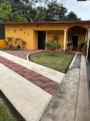 Casa Villaflores Zapotitlán – khách sạn tại Retalhuleu