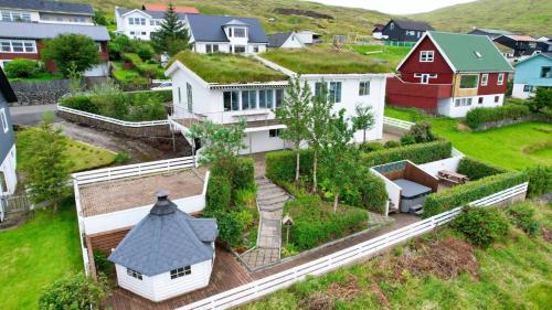 Exclusive Modern Villa with Panoramic Views in Sorvagur